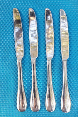 4-Oneida VOSS stainless DINNER KNIVES 9 1/2''