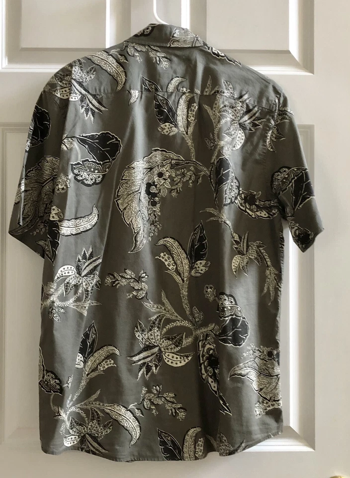 H&M Button Down Shirt Short Sleeves Floral Olive Green Men's Size Medium  - Image 3 of 4