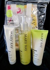 MARY KAY SATIN HANDS PAMPERING SET HONEYDEW. DISCONTINUED