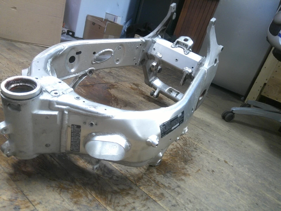 97-99 Suzuki Gsxr600 Gsxr 600 Srad Frame Chassis EZ Reg Clr 1998 98 1997 1999 - Imagem 2 de 4