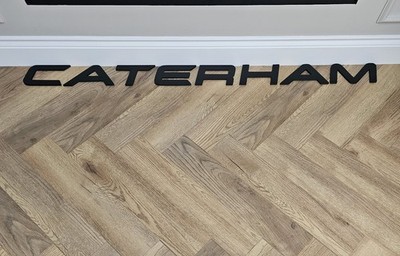 Caterham Schrift Stil XL 3d schwarze Buchstaben Wandbild Schild - Carbon-Effekt Oberfläche