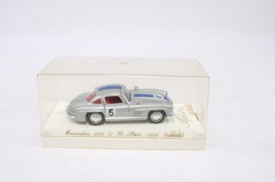 Solido 1/43 Scale Metal Model - SO122 MERCEDES 300 SL SILVER/BLUE