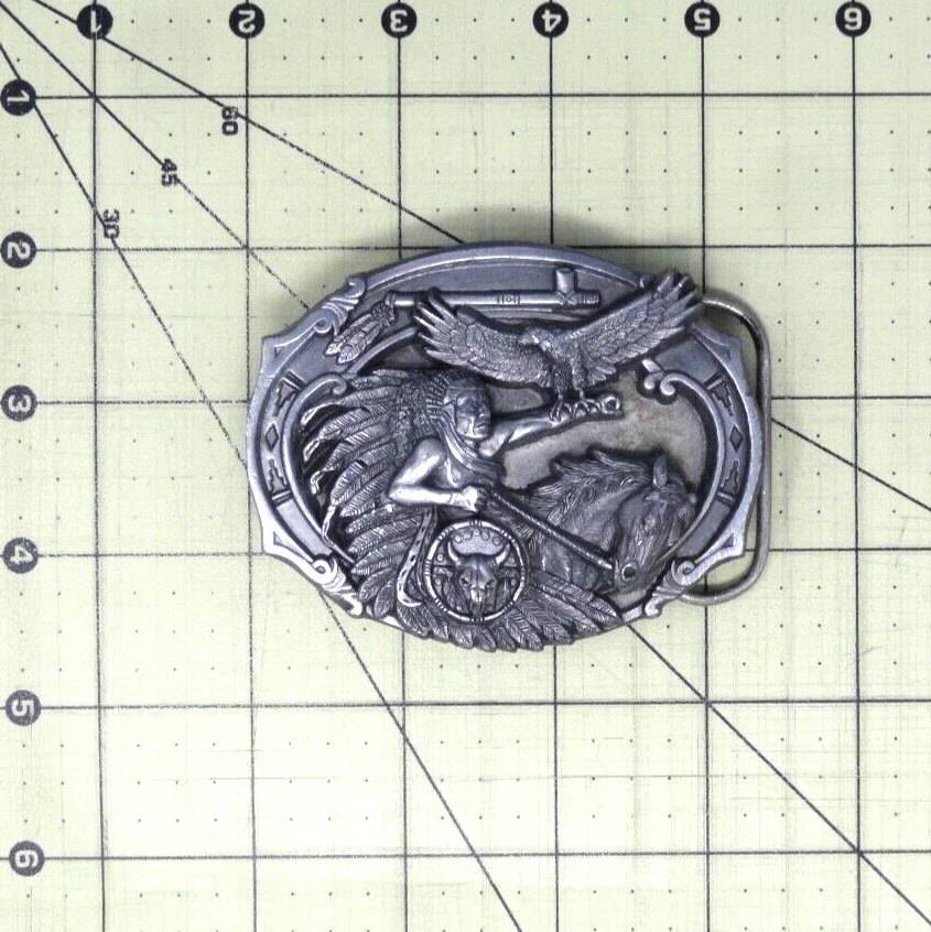 Cocar Chief Eagle cinto de penas fivela nativo americano vintage anos 80 AGBC .QRT570 - Imagem 3 de 4