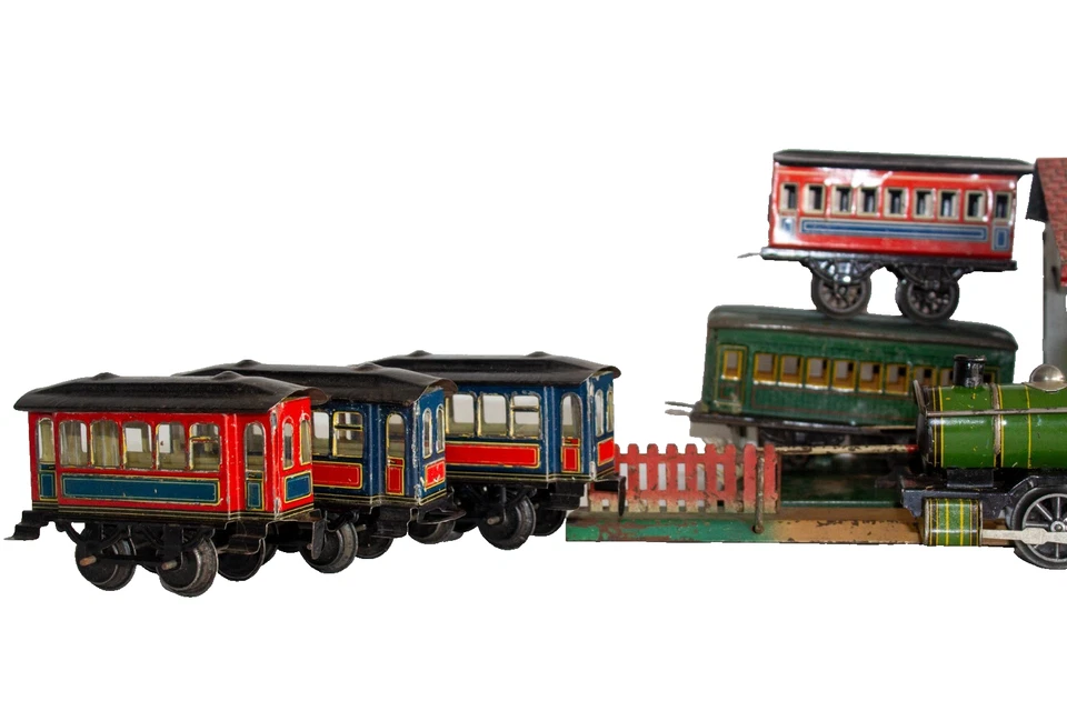 1920's Large  Issmayer German-made  0-gauge LOT of Coaches/Buildings/Accessories - Image 3 of 4