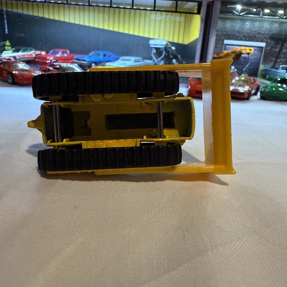 Vintage  Die-cast Caterpillar D9 Bulldozer 1:64 Diecast Model - Image 3 of 4