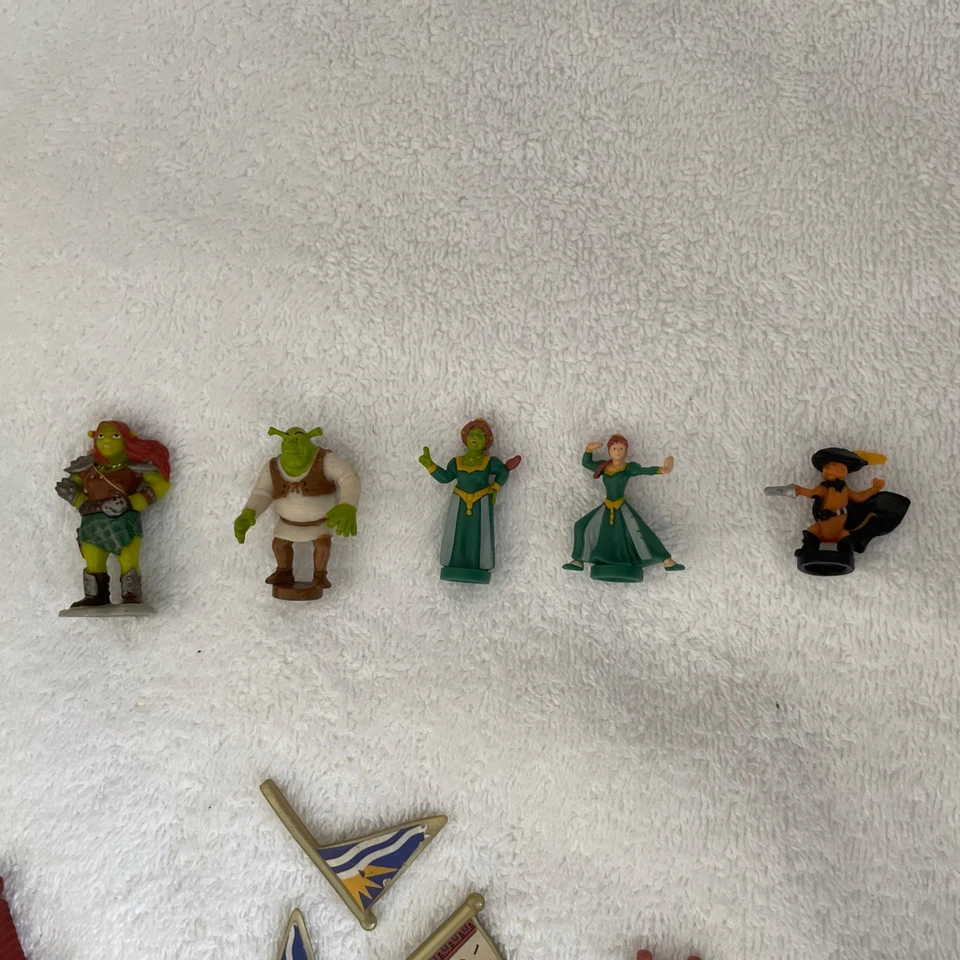 VINTAGE SHREK 2 FAR FAR AWAY CASTLE, figures PLAYSET hasbro 2004 - Image 2 of 4