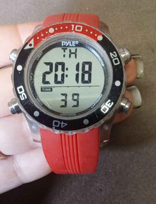 SPORTS WATCH BUNDLE - INCLUDES UNTESTED FITBIT 2 - image 2