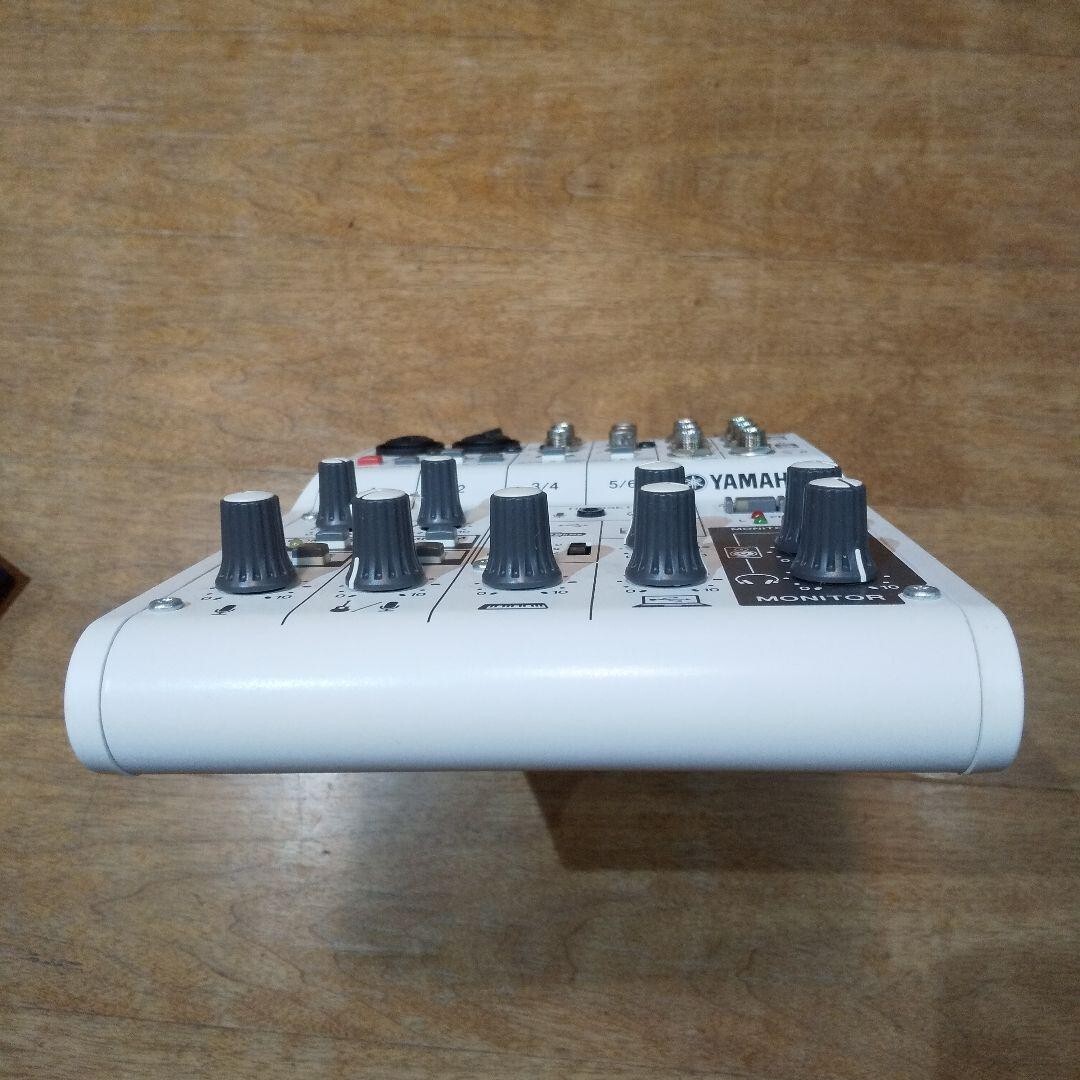 YAMAHA AG06MK2 W White 6-Channel Live Streaming Mixer USB Audio
