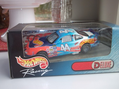 1999 Hot Wheels RED WING Racing Deluxe NASCAR Kyle Petty #44 1/43 CAR - Picture 7 of 9