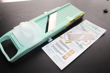 Benriner Vegetable slicer (Unchooseable color) Universal vegetable cooker CBV04