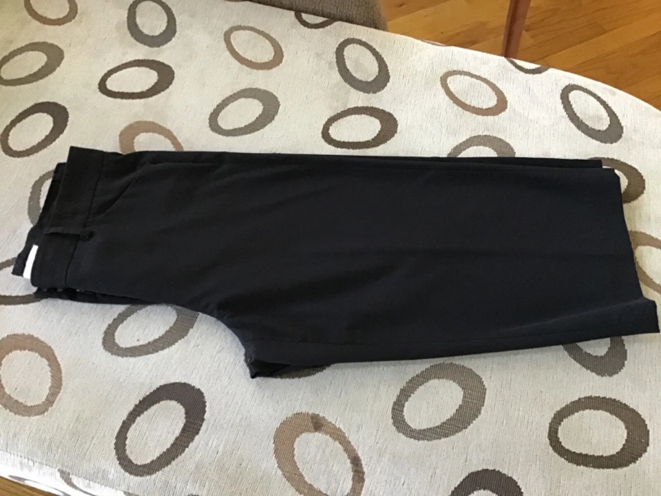 Bogari Women's Black Capri Pants Silk Blend Size 8 MINT  - Image 2 of 4