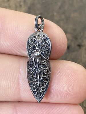 Ancien Pendentif Créateur Métal Argenté Ethnique Berbere Pierre Rouge
