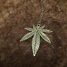 marijauna leaf necklace