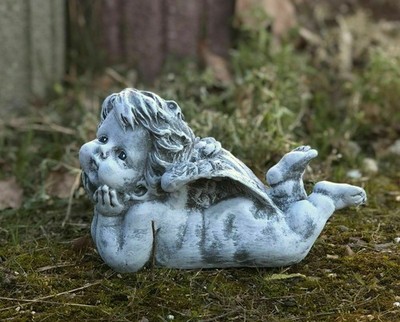 Frostfeste Steinfigur Engel auf Bauch liegend Gartenfigur Steinguss