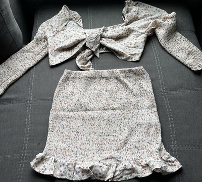 Love Tree M Cream Floral 2pc Woven Polyester Crop Top Ruffle Skirt Long Sleeve