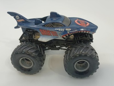 Hot Wheels Great Bite Monster Truck 1:64 Scale Diecast Blue Shark