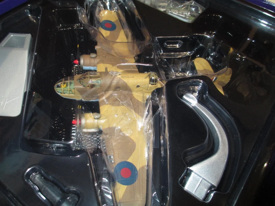 CORGI AVIATION 1:72 BRISTOL BEAUFORT MK.IA EK979 RAF EGYPT 1944 - Image 3 of 4