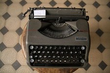 rare Emilio Mazzoni Locarno Vintage Typewriter thumbnail