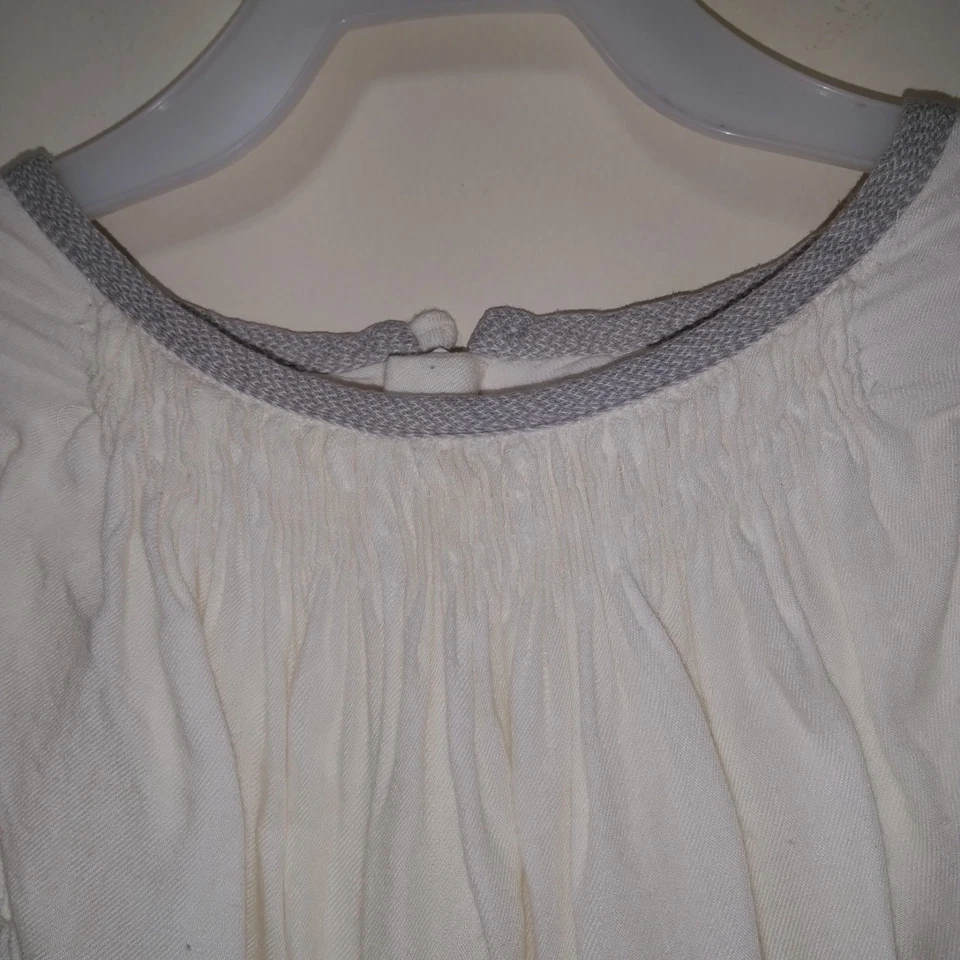 Chloe' girls ivory top with gray trim and gorgeous sleeves size 6 - Image 4 of 4