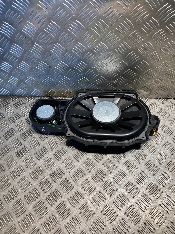 MERCEDES-BENZ E Class C207 Logic 7 Sub Subwoofer 2048205002 - Photo 2/4