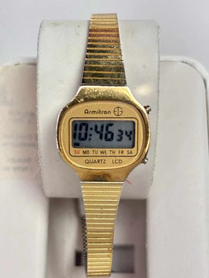 Reloj pequeño digital Armitron tono dorado para dama, raro LCD vintage, regalos para ella Foto 3 de 4