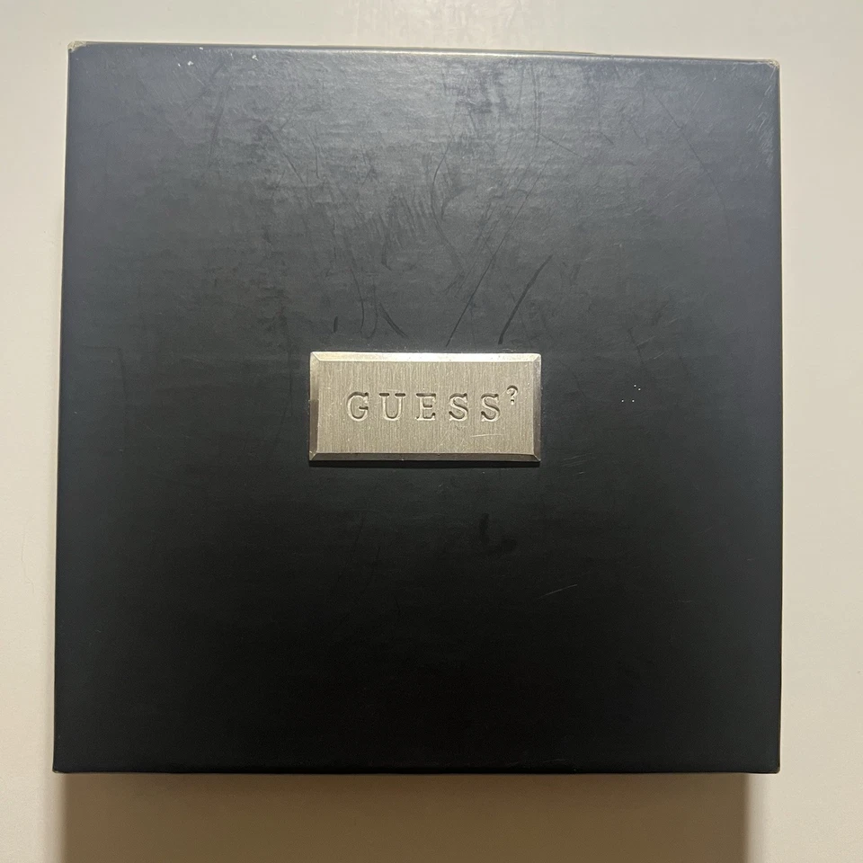 GUESS Cartera Plegable de Cuero Negro con Cremallera Alrededor con Caja Foto 2 de 4