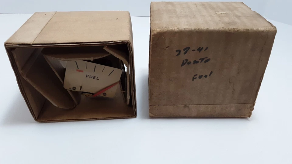 Датчик уровня топлива для приборной панели 1941 Desoto S-8 Deluxe на заказ новый из старых запасов 898476 - Изображение 2 из 3