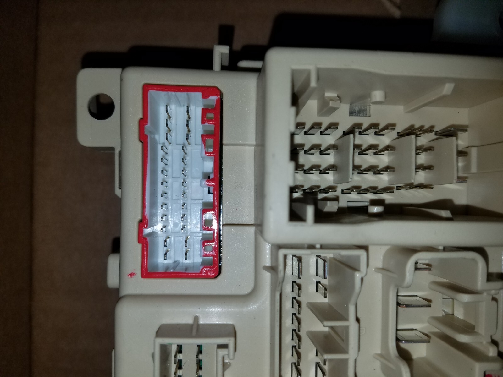2011 2012 2013 KIA SORENTO UNDER DASH IPM INTERIOR CABIN FUSE BOX RELAY
