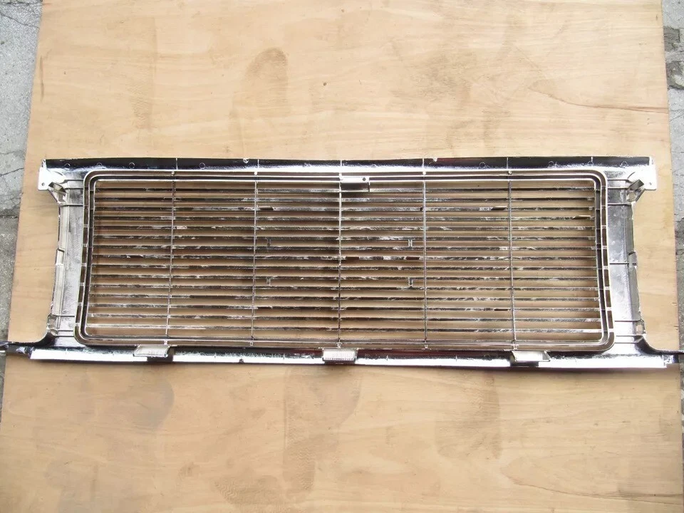 Front Grille For 1989-1991 GMC Suburban Jimmy V3500 R1500 Silver Chrome Foto 3 de 4