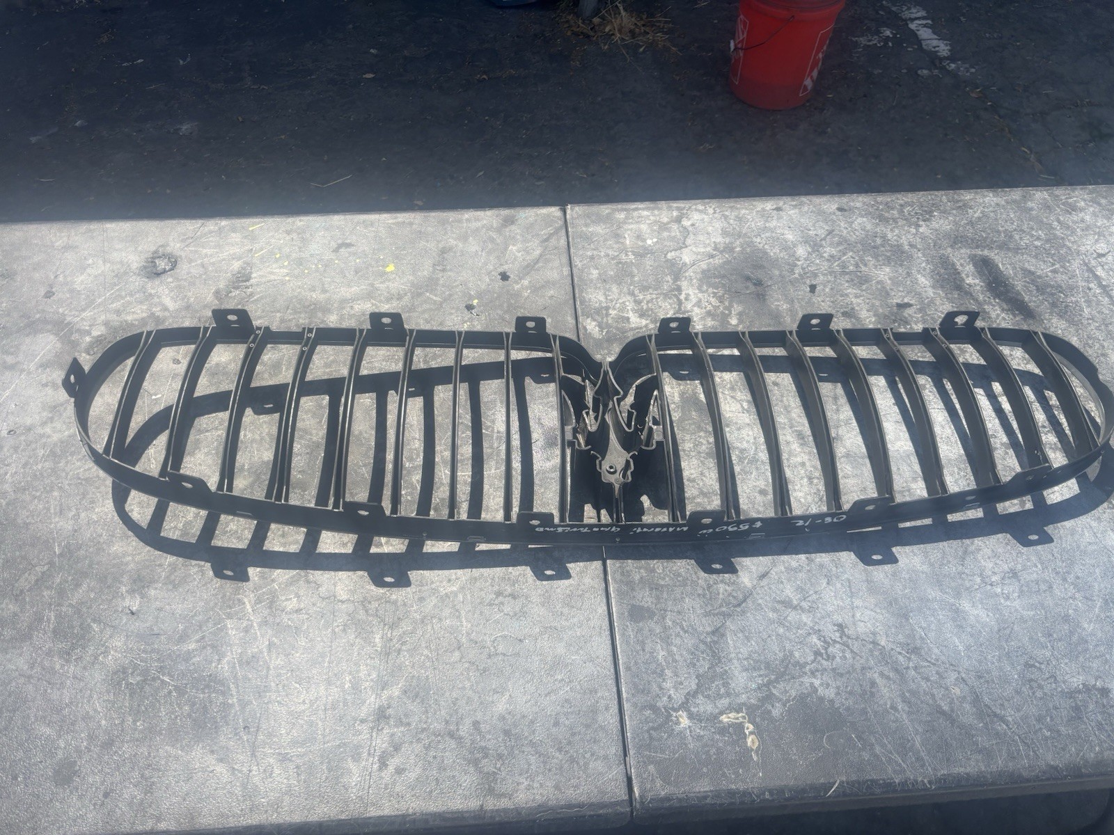 Maserati GranTurismo FRONT Grille P/N 68250900
