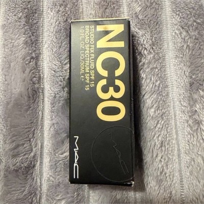 M·A·C Studio Fix Fluid Foundation NC30 SPF 15 Matte Buildable Full 30ml