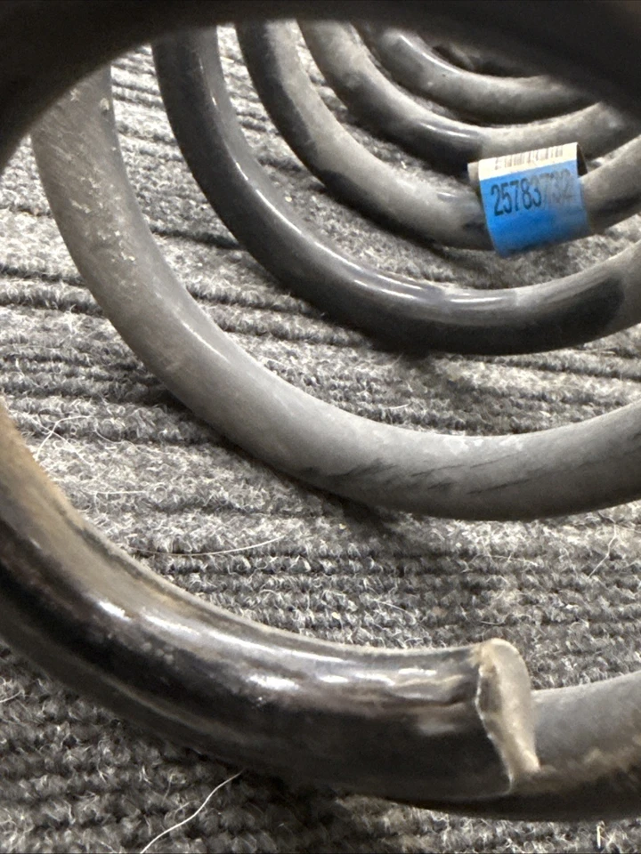 07-14 Cadillac Escalade Rear Suspension Coil Springs Set of Two OEM 25783732 - Image 3 of 4
