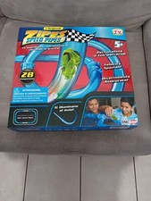 macchinina telecomandata che sfida la gravità e si illumina al buio con pista