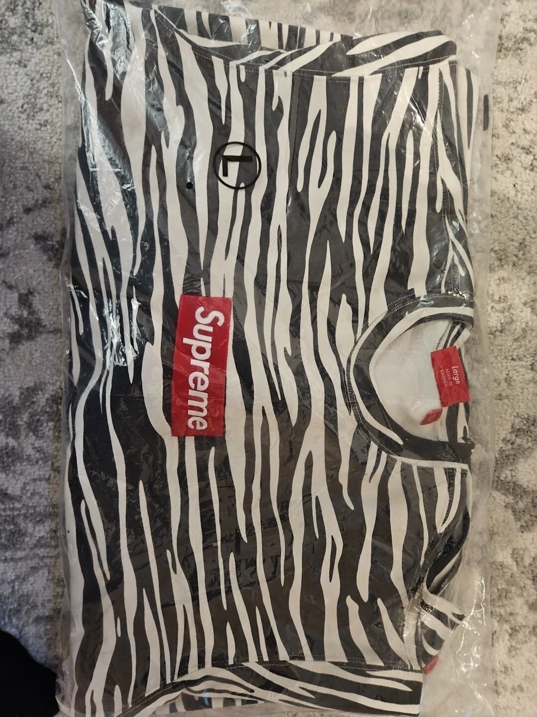Logo Supreme Box col rond zèbre homme GRAND FW22 neuf AUTOCOLLANTS GRATUITS