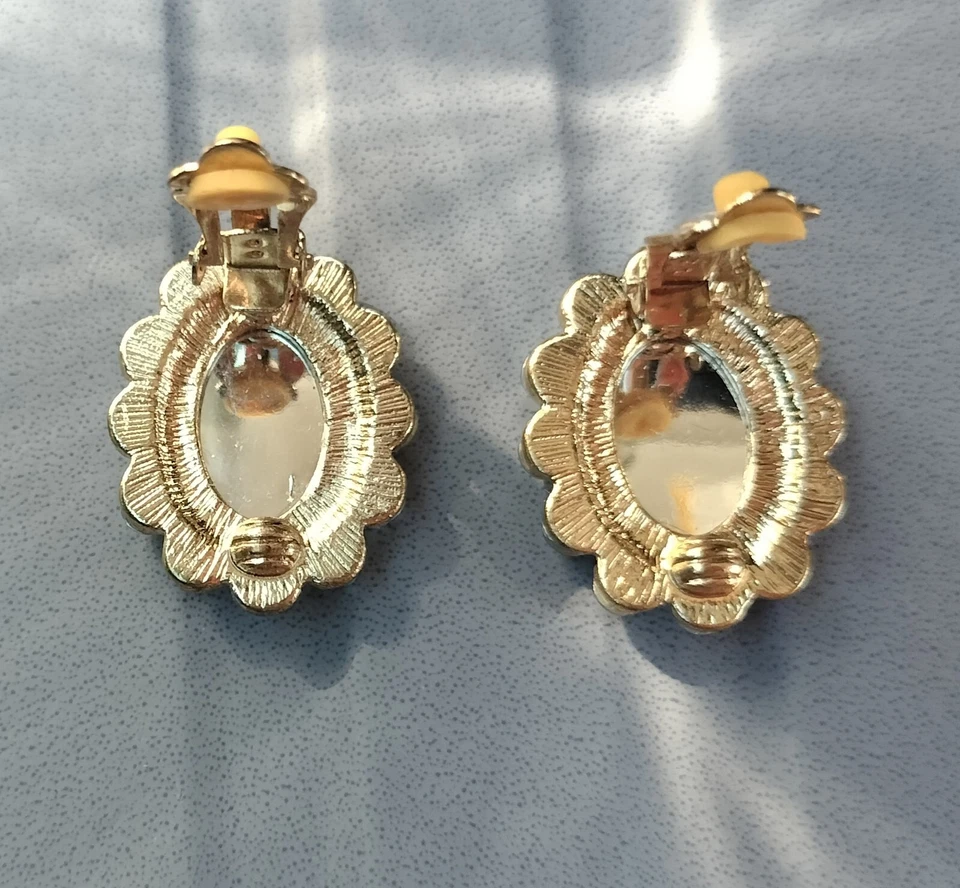 Pendientes de clip EL Erica Lyons diamantes de imitación blancos piedra de ópalo irridiscente carrera 2 Foto 4 de 4