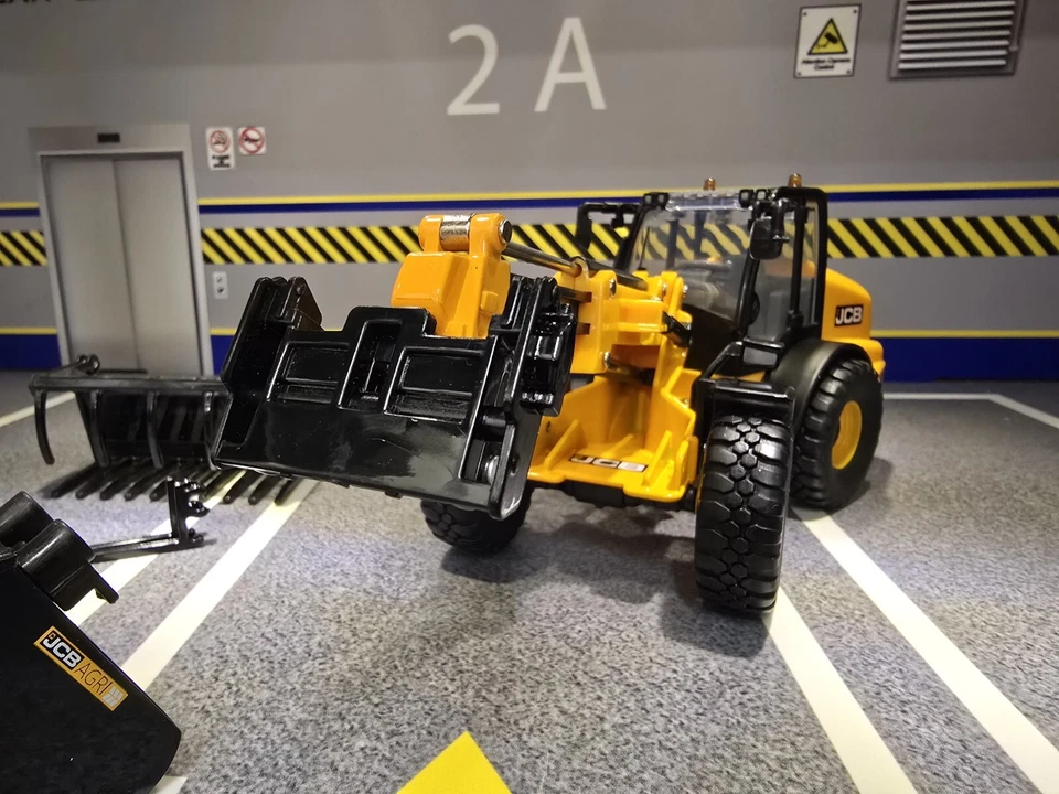 1:32 JCB TM420 Telescopic Wheel Loader Scale Britains Farm Model 43231 Agri - Image 2 of 4