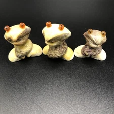 VINTAGE FROGS SEA SHELL FIGURINES MINIATURE HAND MADE FIGURES FROGS SET OF 3 