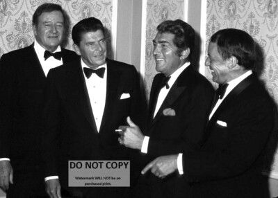 *5X7* PHOTO JOHN WAYNE, RONALD REAGAN, DEAN MARTIN & FRANK SINATRA 1977 (EP-575)