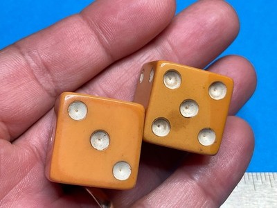NICE LARGER PAIR OF  BAKELITE  DICE   LBD-1