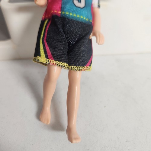 Mattel Barbie’s Sister Chelsea Soccer Player Leg Kicking Action Football - Picture 5 of 6