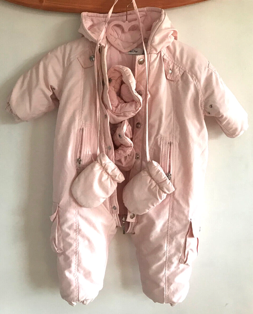 Combinaison de neige bébé fille Dior 18 mois rose pastel chaussons et mitaines