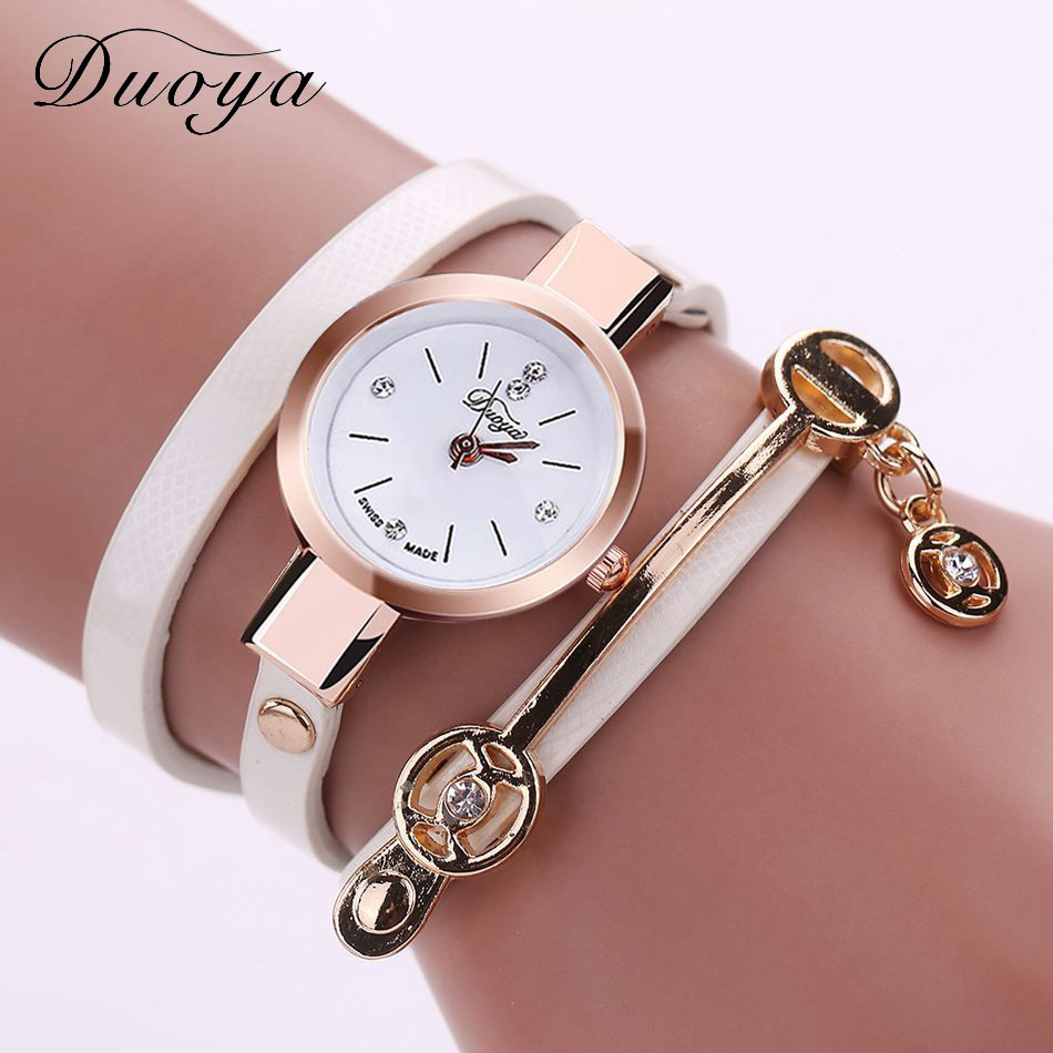 Montre femme quartz cadran rectangulaire long bracelet marron