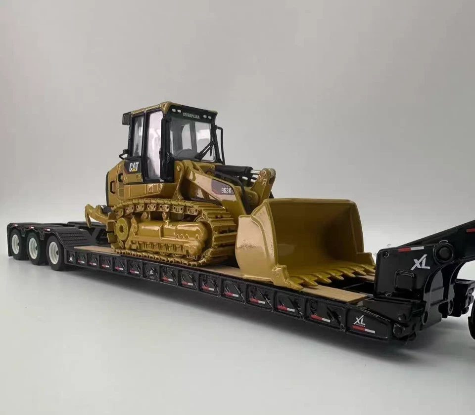 International HX520 Tandem Tractor XL120 Trailer & CAT 963K Dozer 1:50 DM 85599 - Image 3 of 4