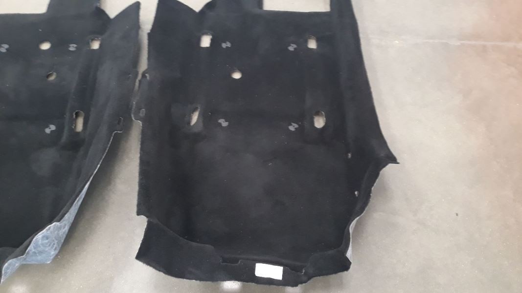 Maserati GranTurismo 2015-2015 RIGHT Carpet P/N 068380400