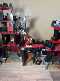 95% Complete Lego 8877 Knights Kingdom Vladeks Dark Fortress with Minifigs