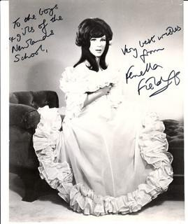 FENELLA FIELDING VINTAGE HAND SIGNED 10 x 8 PHOTO CARRY ON