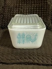 Pyrex 0502-1, 1.5pt Blue Amish Butterprint Refrigerator/ Baking Dish w- Lid, Vtg