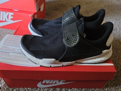 Nike Sock Dart Se Men s Size 10 Running Sneakers Shoes Black White Used