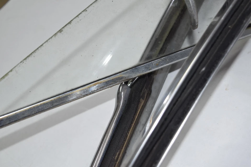 Chevrolet Corvair Monza 1966 2 puertas cupé deportivo puerta derecha ventana de ventilación 14413 Foto 3 de 4