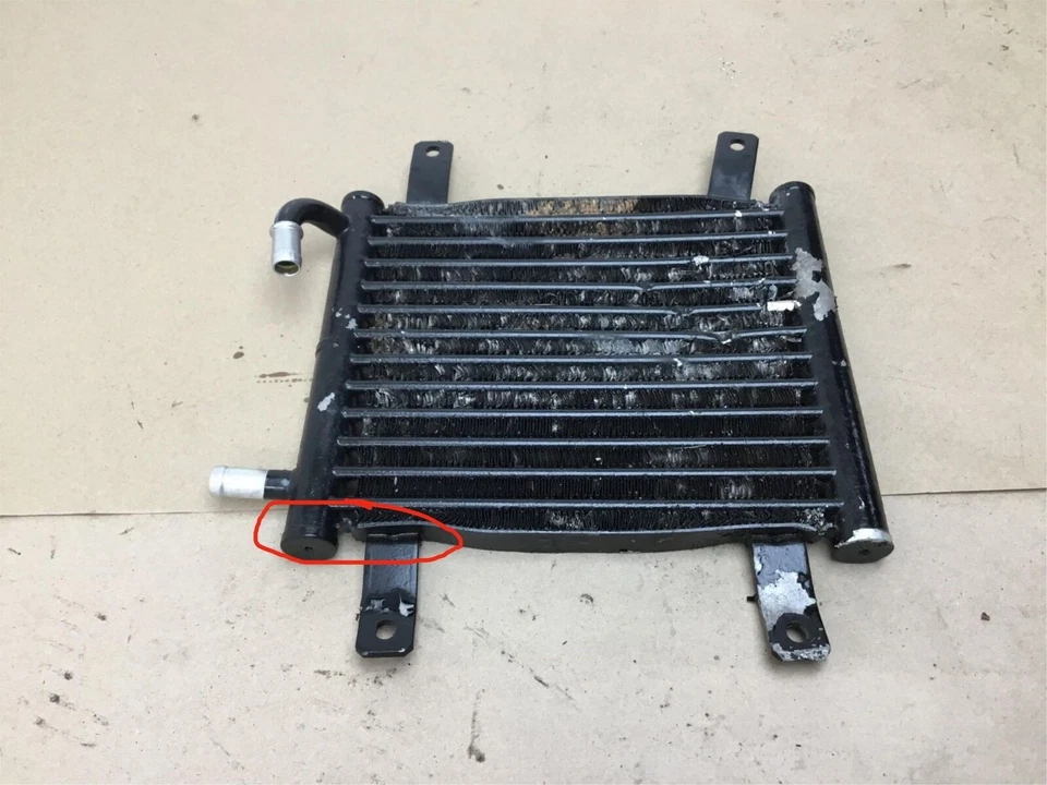 Enfriador de radiador de aceite de dirección asistida Audi R8 2011 08-12;:Y Foto 3 de 4